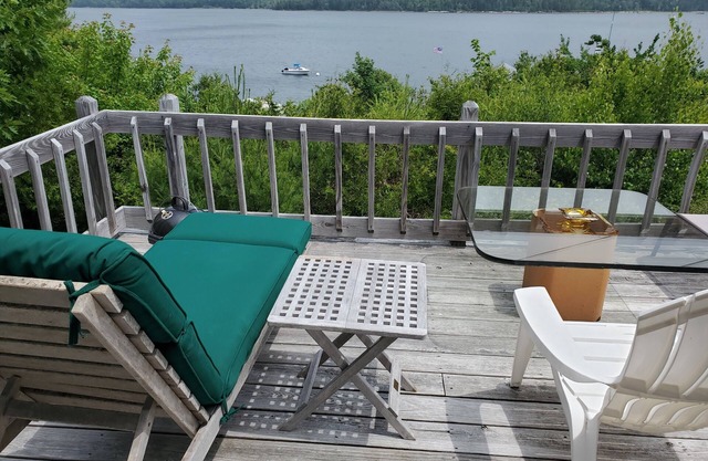 Oceanfront Cottage with incredible views of Acadia National Park mountains