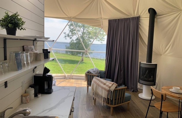 Oceanside Glamping Dome near Lunenburgnn