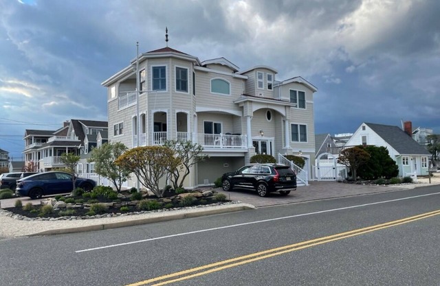 Oceanside home w/pool, roof deck and all things provided.