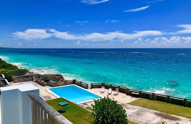 "OceanView" Beach House, Grape Bay Beach, Paget