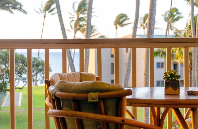 Oceanview on the Island Molokai! Top Floor! KING BED! Wavecrest C312
