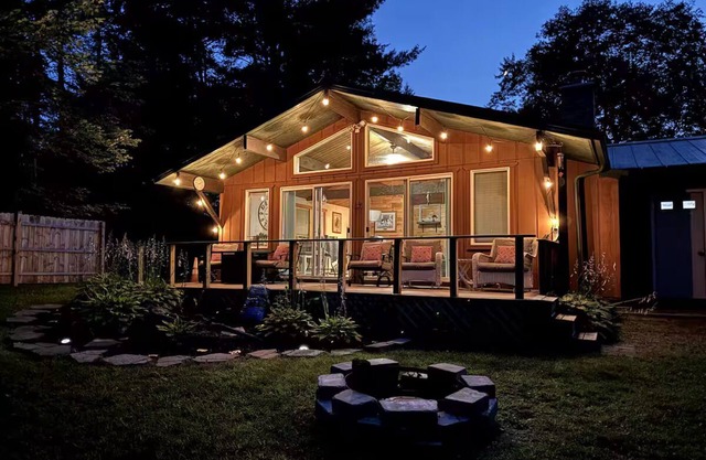 Oconto River Cozy Cabin Getaway