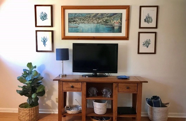 Oct. discount! 1 bedroom Charming Cottage unit 3 blocks to beach!