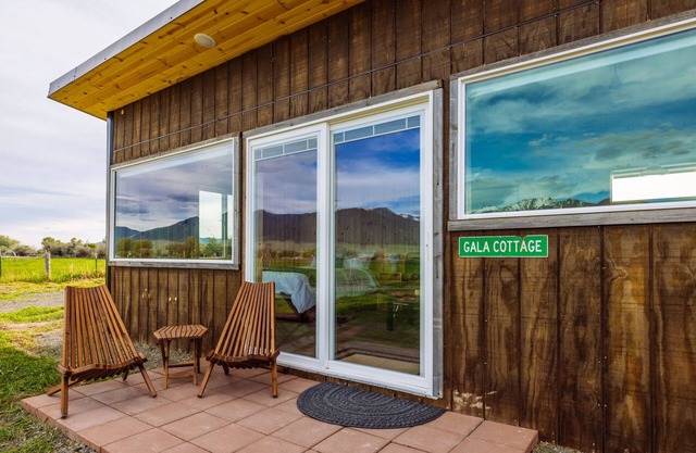 Off-grid tiny home in apple orchard with million-dollar mountain views!