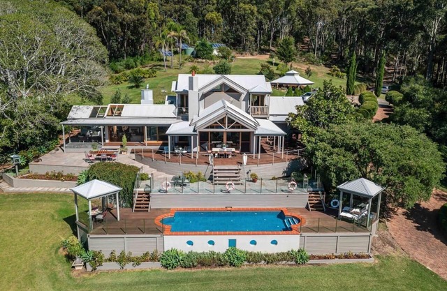 OFF THE GRID-CELEBRITY LUXURY