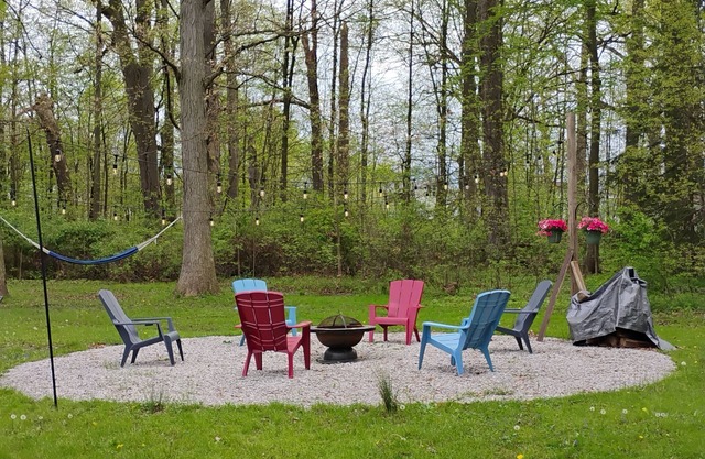 OKTOBER FEST OCT 4! Sit by the fire, walk the trails! RELAX! 130 a night