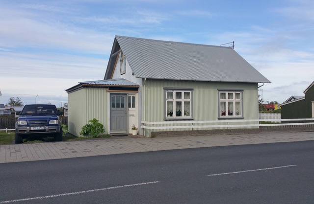 Old house by the sea, Vulcan Hekla in front of the window, HG-00005951