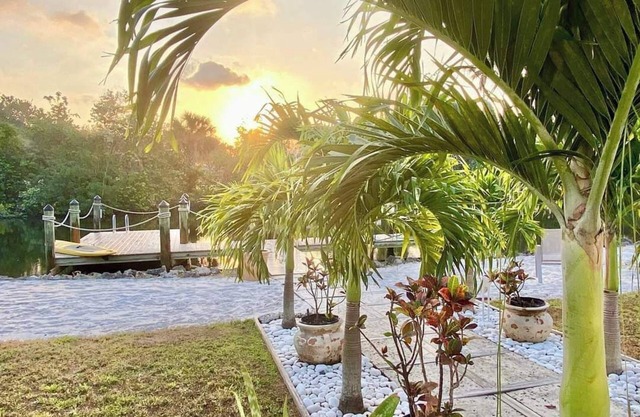 Olde Naples Waterfront Hideaway