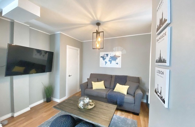Olde Walkerville Private 1BD/1BA Main Floor Apt.