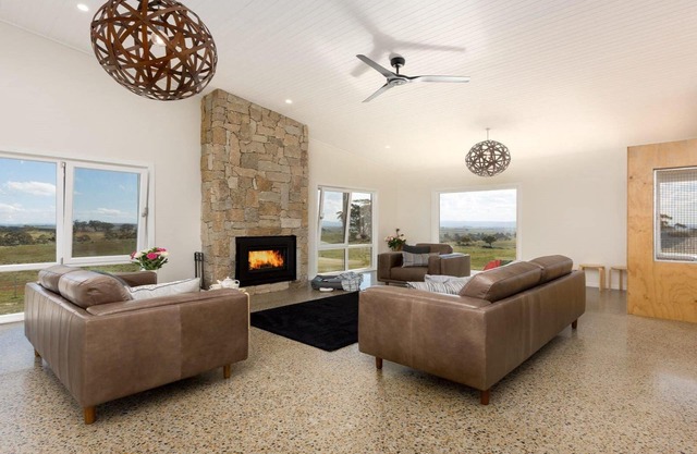On a Hill – modern country home near Braidwood