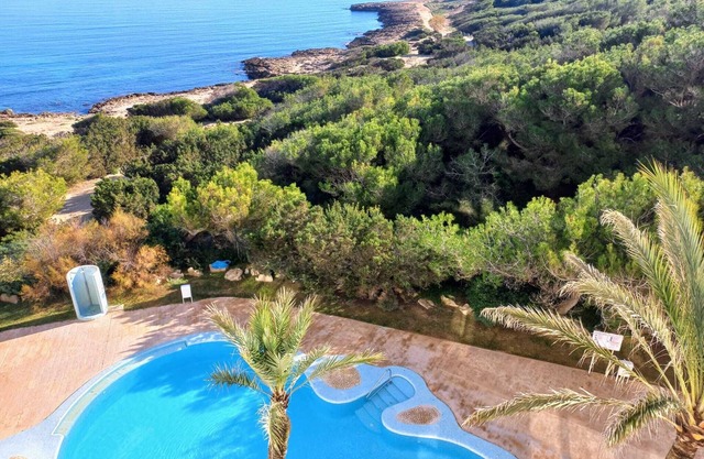 On the beach, with pool ! Super sea view, fiber optic internet, air conditioning