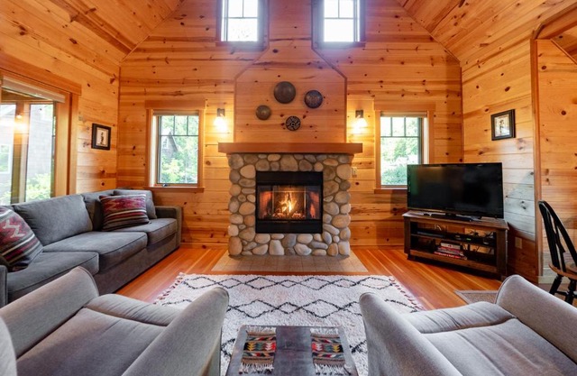 On the River Wooded Bliss Cabin near Loloma