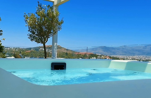 One 360 Skyline Athens - Penthouse Apartment with private Skyview Jacuzzi