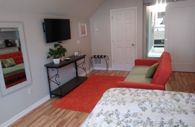 One Bedroom And Nice Walk In Shower Close To The Beach Close To Isle