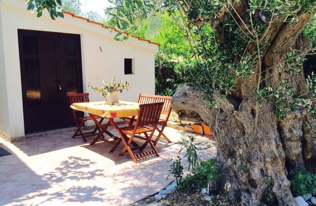 One bedroom apartment with terrace Vinišće, Trogir (A-17062-a)