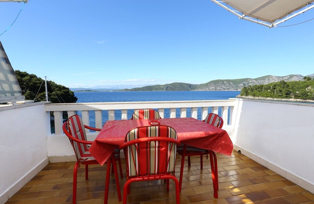 One bedroom apartment near beach Račišće, Korčula (A-4360-a)