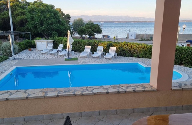 One bedroom apartment near beach Ugljan (A-829-a)