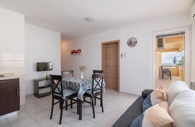 One bedroom apartment with balcony and sea view Mandre, Pag (A-18748-e)