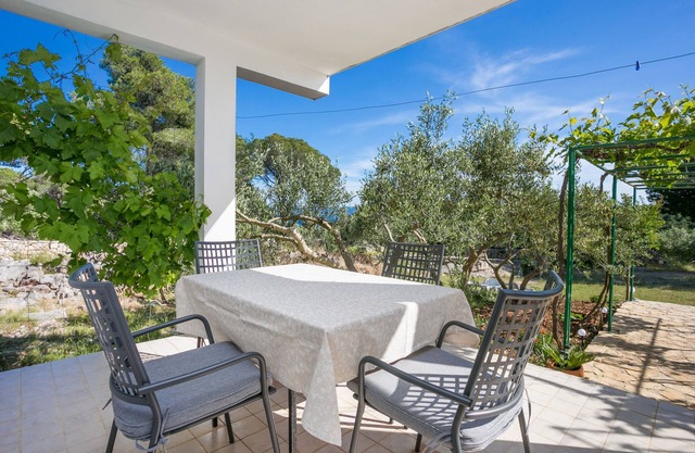 One bedroom apartment with terrace and sea view Cove Smrčeva, Brač (A-20193-a)