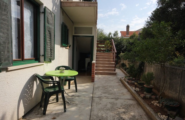 One bedroom apartment with terrace Cove Mala Lamjana, Ugljan (A-827-c)