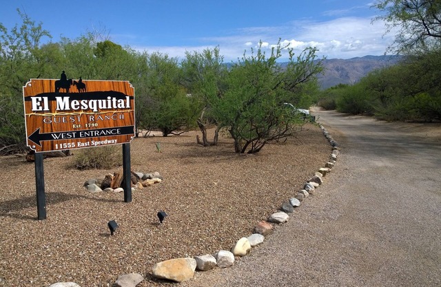 One Bedroom Casita on 10.5 Acre Guest Ranch with full kitchen, bath and laundry.