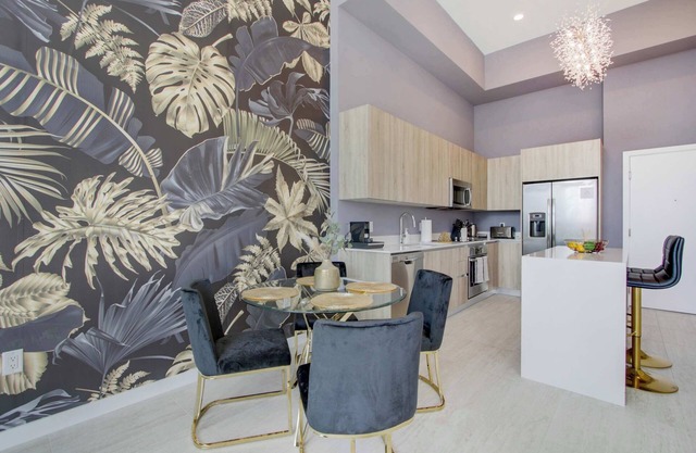 One Bedroom Condo King Bed With City Views