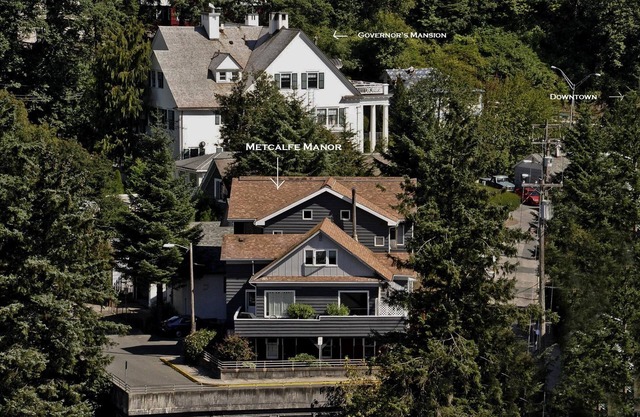 One bedroom, full bath, full kitchen suite in downtown Juneau.