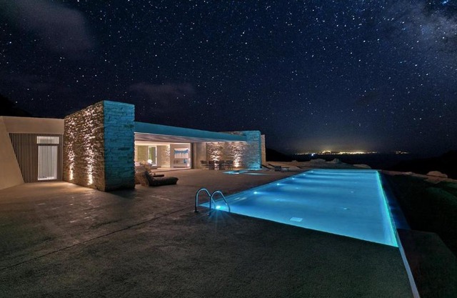 One Br Private Honeymoon Peaceful Mylo Villa With Living room Close to Mylopotas Beach
