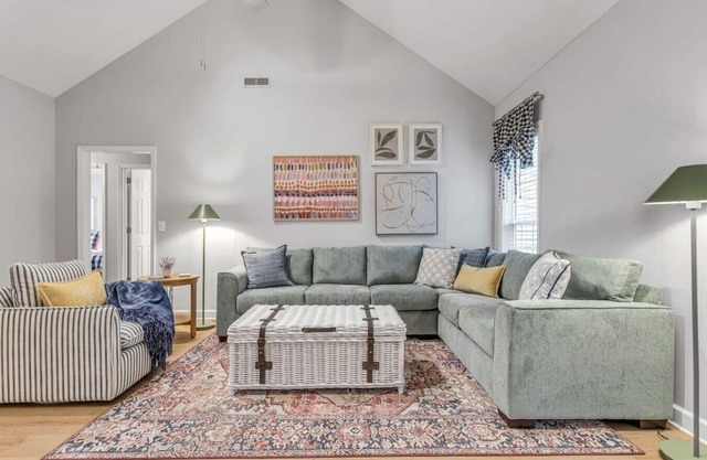 One-Level 3BR, Yard & Firepit