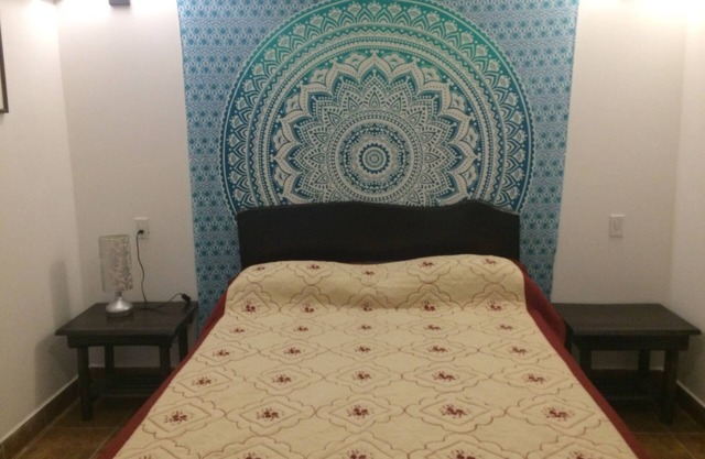 ONE QUEEN BED ROOM AT EASY INN BELIZE CITY