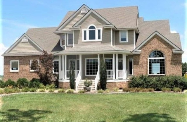 Only minutes from the beach! Why pay the high prices?