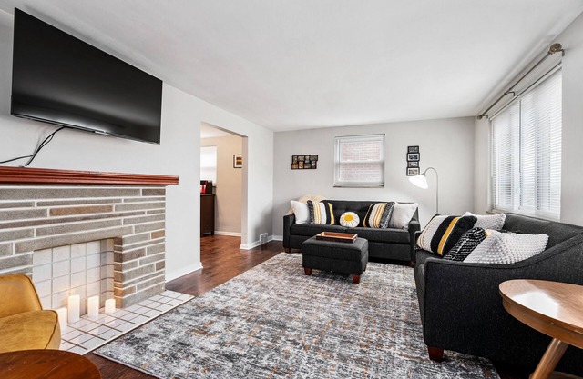 Open Floor Spacious Home⭐️15min from Downtown🚗Private Garage🫃Kids Friendly