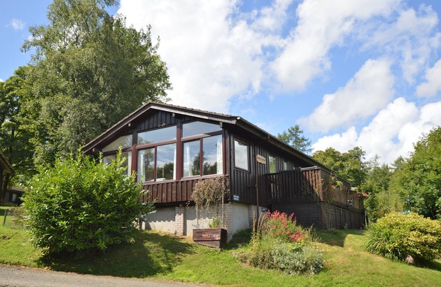 Open plan lodge with stunning views, near Dunoon, sleeps 4, pet friendly
