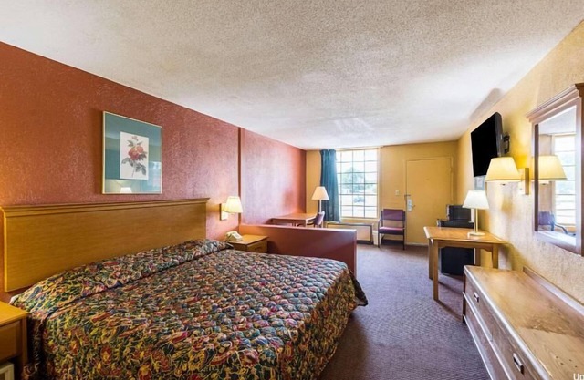 Orangeburg Inn & Suites