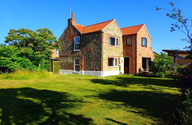 Orchard Cottage - beautiful indoor/outdoor living.