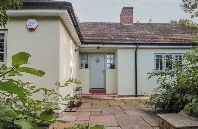 ORCHARD COTTAGE, family friendly, with open fire in Yetminster