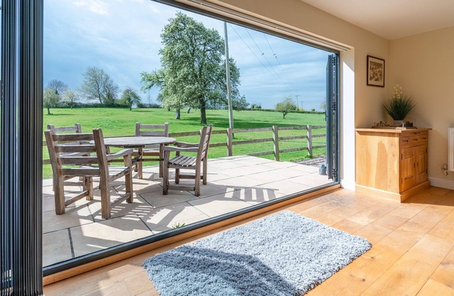 Orchard View - sleeps 4 guests in 2 bedrooms