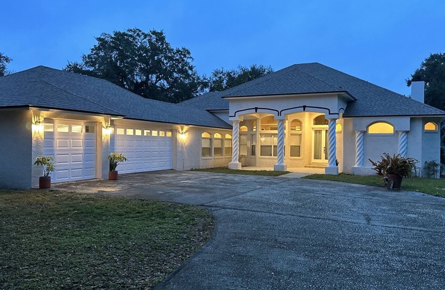 Orlando 20 Guest Villa Centrally Located with Game Room