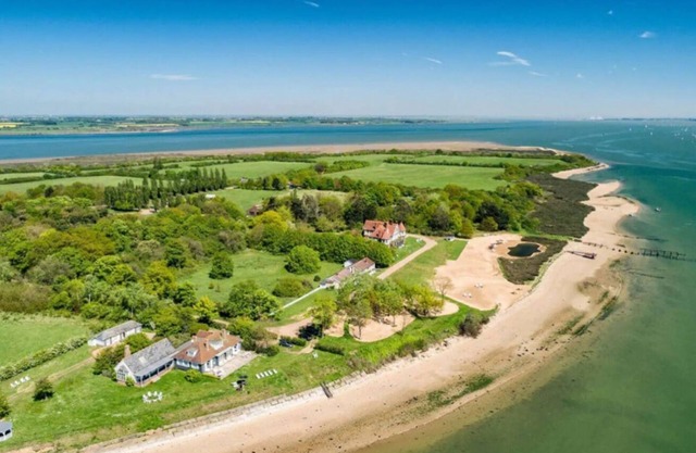 Osea Island: Serene Cottage