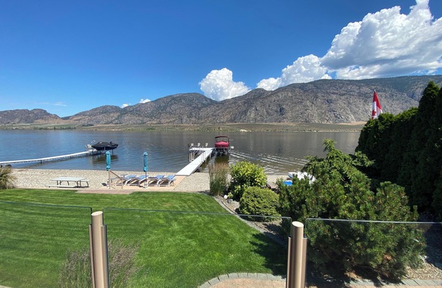 Osoyoos Lakefront Hideaway