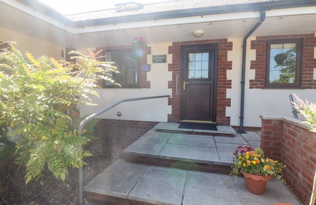 OTTERS HOLT, pet friendly, with a garden in South Molton