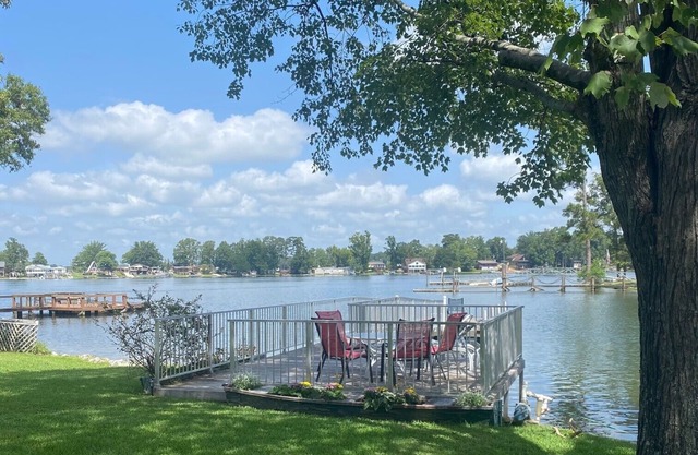 "Our favorite house on Lake Murray" with private dock in quiet cove, sleeps 8.