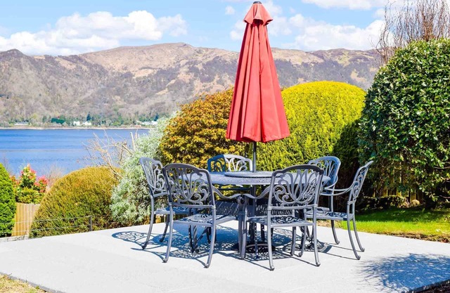Outlander Luxury Hideaway - sleeps 2 guests in 1 bedroom