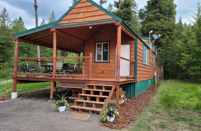 Overlook Cabin with Large Deck, Stunning Lake View