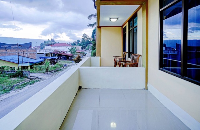 OYO 90331 Hotel Toba Shanda