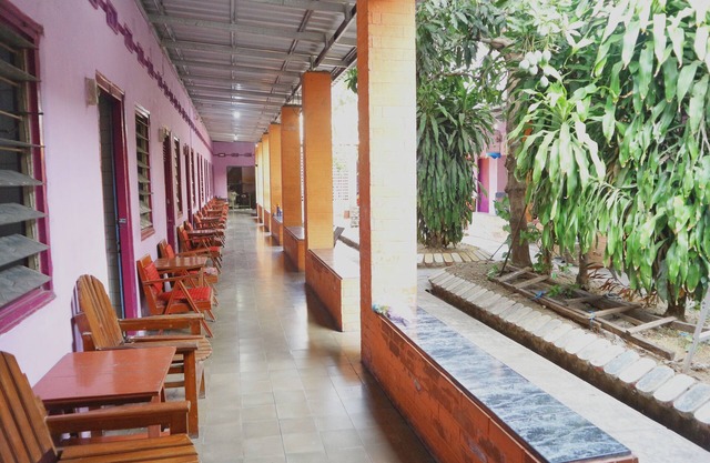 OYO Life 1972 Aman Family Inn Syariah
