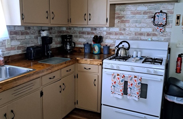 Ozark Country Cottage: In the Heart of Ava