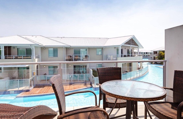 Pacific Blue 245-265 Sandy Point Rd - Dual Key Access, air conditioned unit with resort facilities and linen supplied