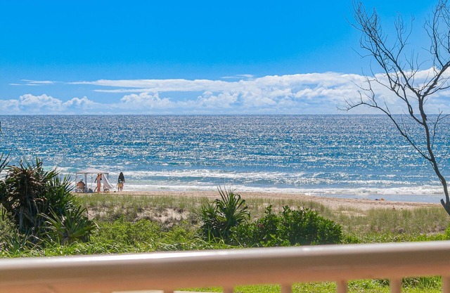 Pacific Gables 1 - Absolute Beachfront Tugun - Linen Provided - Min. 3 Night Stays!