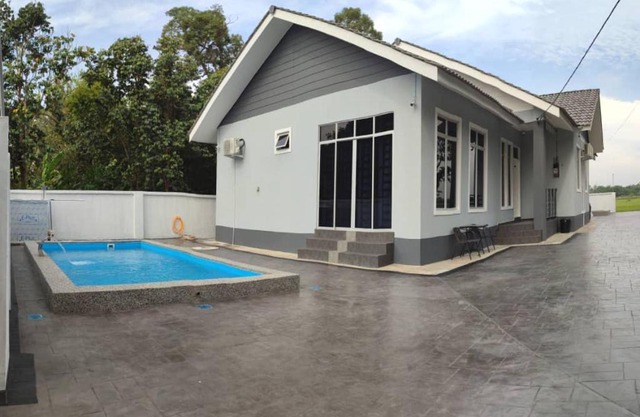 Padang Tengah Homestay with Private pool -B